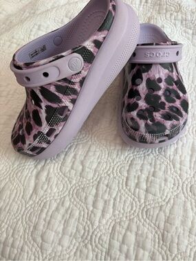 CROCS Kids Lavender and Black Leopard Print Clogs